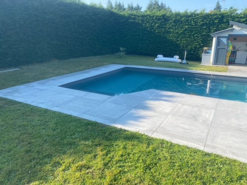 Piscine carrelage gris